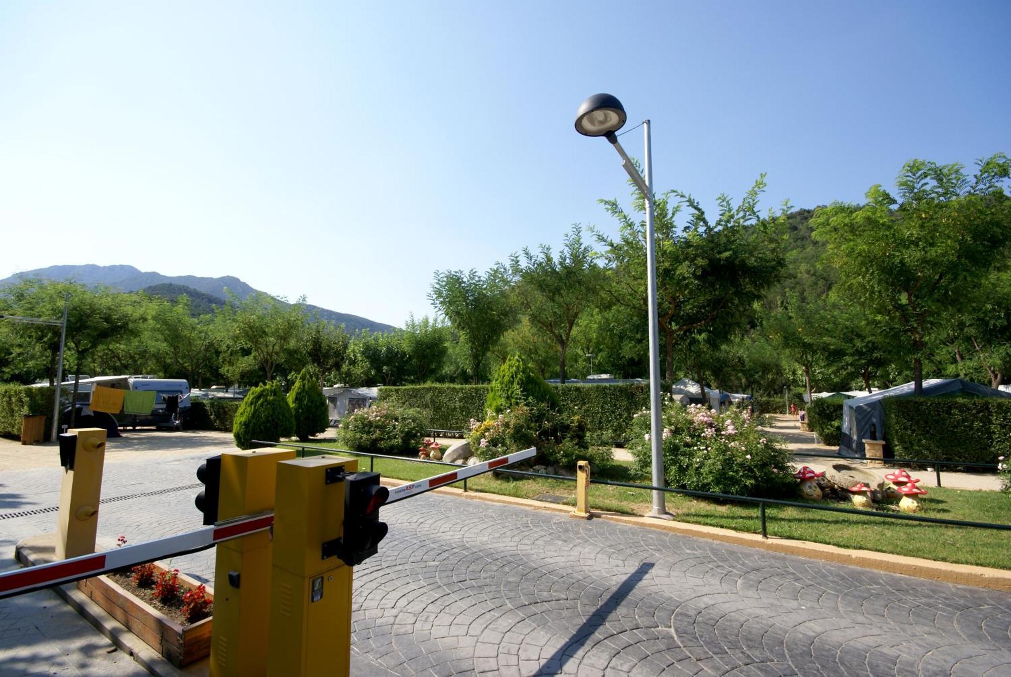 Camping Bassegoda Park Otel Albanya Dış mekan fotoğraf