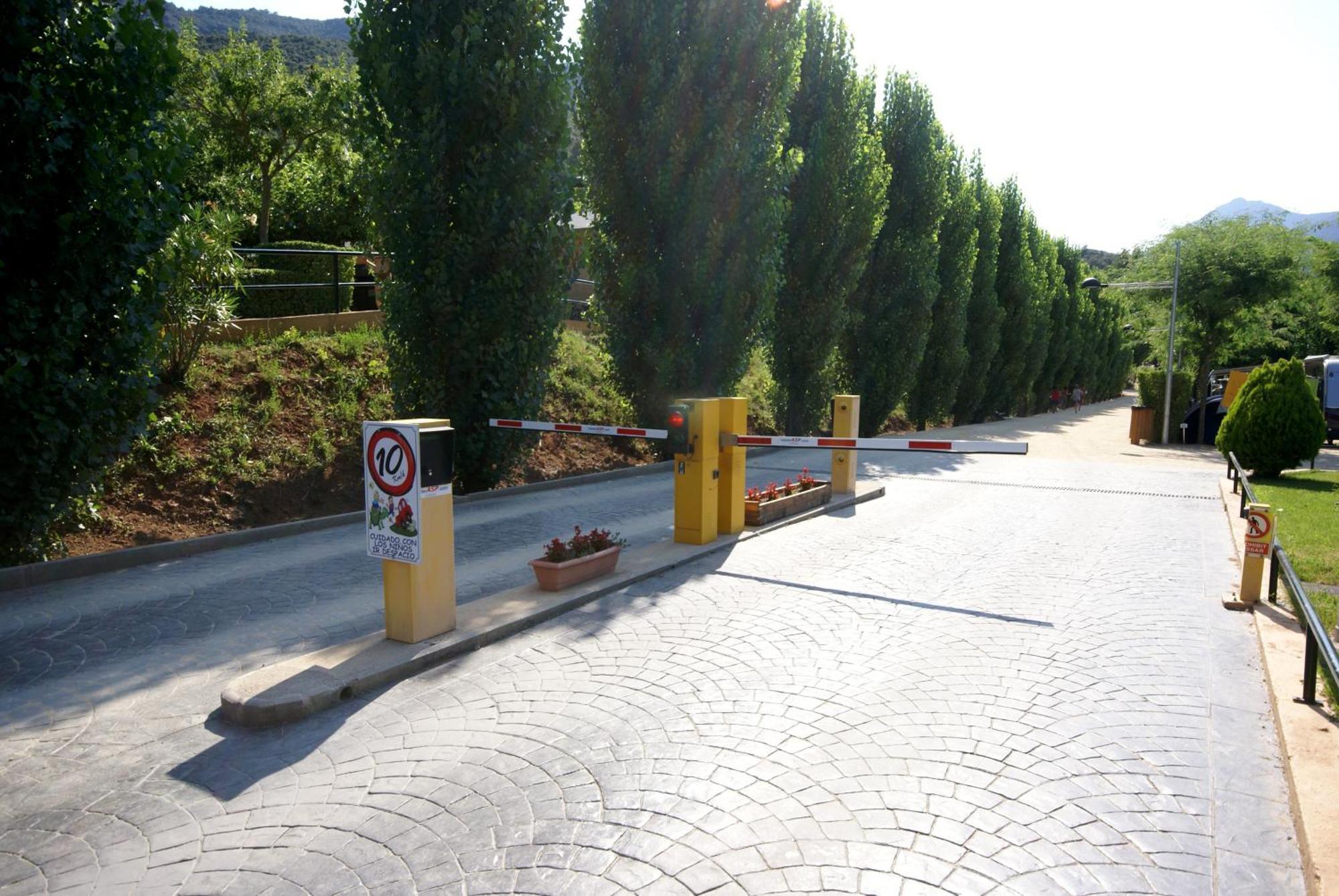 Camping Bassegoda Park Otel Albanya Dış mekan fotoğraf
